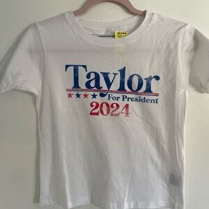 BNWT Taylor For President Girl’s t-shirt in large